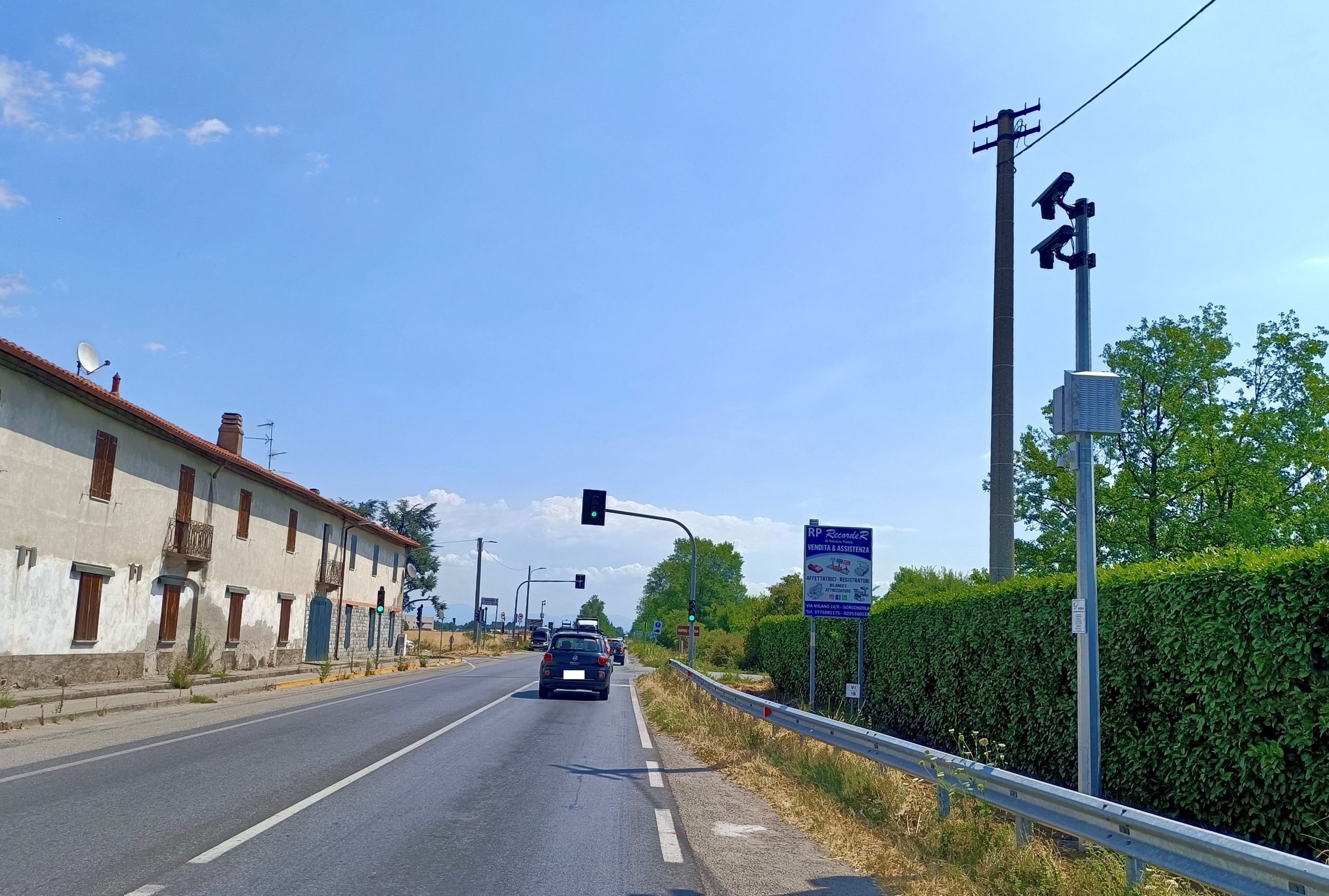 Nuovo dispositivo di rilevamento delle infrazioni di passaggio con il semaforo rosso sulle strade nei territori di Pozzo D’Adda e Vaprio d’Adda