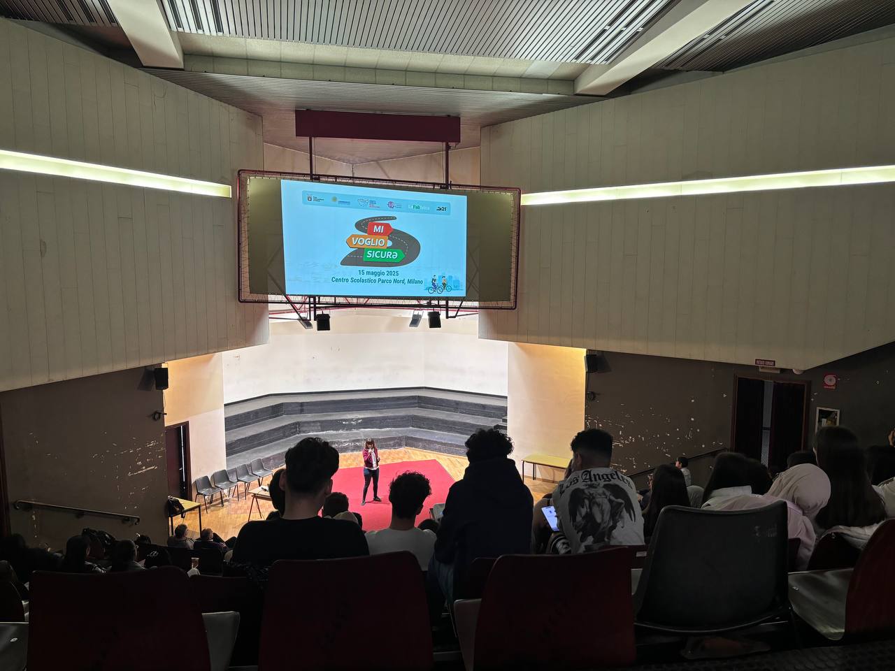 “Mi voglio Sicurə”: Città Metropolitana di Milano e Safety21 parlano ai giovani e portano in scena il tema della sicurezza stradale attraverso un dialogo immaginario tra Francesco Valdiserri e Lorenzo Guarnieri – entrambi vittime di omicidio stradale.